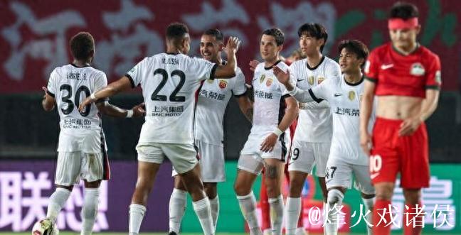 海港客场胜河南 双新星再度闪耀 年轻化改造现成效