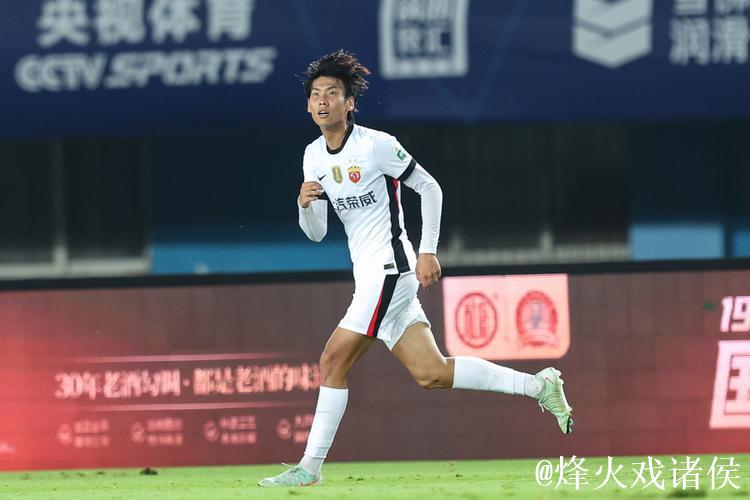 海港客场胜河南 双新星再度闪耀 年轻化改造现成效